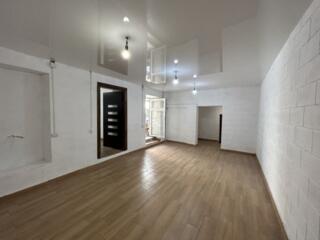 2 х ком. кв. (Жилкоп) 55 м. кв., 1/2 эт., р-н Декабристов -  "Пионер"