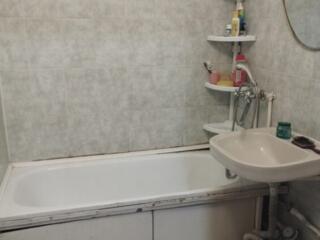 Ленинский, сдается комната. 600 рублей в месяц.