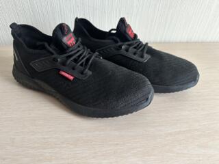 Кроссовки с защитой подошвы и пальцев (защитным носком)