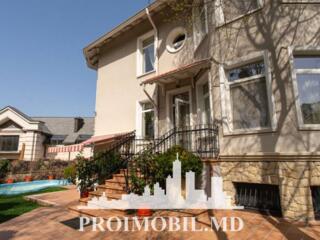 Vă propunem spre vânzare această casăcu 2 nivele, sect. Centru, str. .