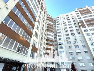 Vă propunem spre vânzare acest apartament cu 3 camere în sect. ...