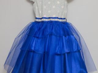 Продажа детских платьев.