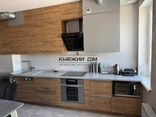 Адреса: вул. О. Мишуги, 2, район Позняки#128647; До метро «Позняки» ..