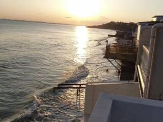 Продам 2-х поверховий курень на 1 лінії від моря  Новій Дофінівці  ...