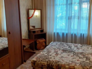 Продам 2-комнатную "сталинку" у моря, ул. Белинского