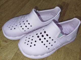 Продам резиновые кроссовки 30-31 размера