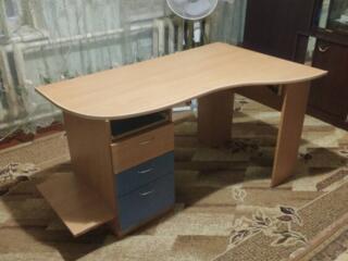 Продам компьютерный стол, 2000 руб. 077729190.