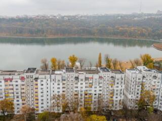 2-комнатная. С видом на озеро Валя Морилор.