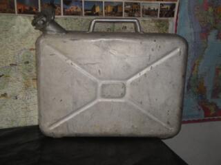 Продам б/у алюминиевую канистру из-под воды на 20 литров за 400 рублей