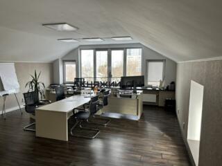 Пропонується в оренду офісне приміщення загальною площею 350 кв.м. (з 