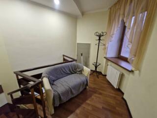 Предлагается к продаже двухкомнатная двухуровневая квартира в доме ...