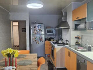 Продам 3-х комнатную квартиру с видом на море