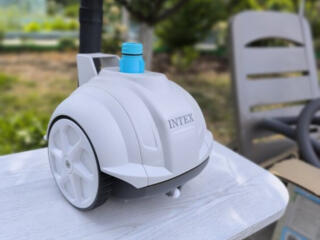 Продам робот пылесос для бассейна Intex ZX50 Возможна доставка.