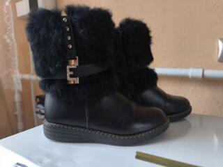 Зимние кожаные сапожки 35 размер.
