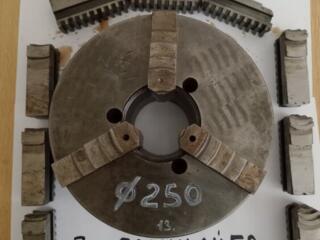 Продам тахометр, угломер, патрон токарный, патрон цанговый.