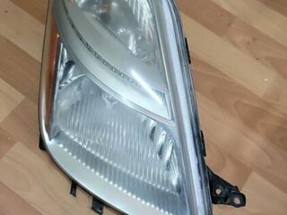 Фара правая Toyota Prius 20 (2005, 2006, 2007, 2008)