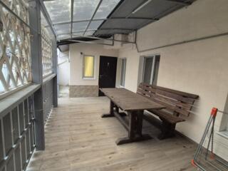 Vindem o casuta cu 2 odai, str. M. Kogalniceanu (apartament la sol)