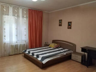 Продам 1-комнатную квартиру в центре города (Приморский р-н)