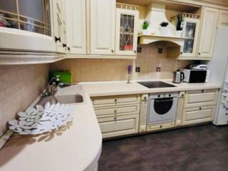 В продаже 5-ти комнатная квартира в 2-х уровнях возле парка Шевченко