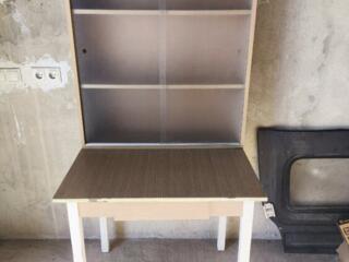 Стол кухонный с полкой