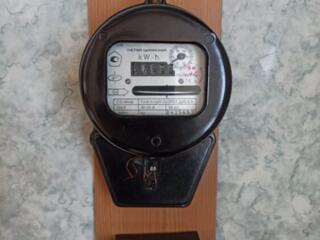 Продам однофазный счётчик с двумя автоматами в хорошем состоянии.