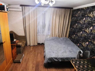 Продам комнату в коммуне на п.Котовского (ул.Жолио-Кюри)