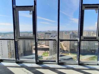 Трехкомнатная квартира в новом доме с двумя террасами.