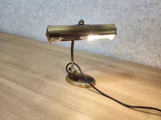 Продается отличная металлическая золотистая прикроватная лампочка
