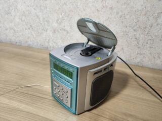 Продам компактный магнитофон, радио, диск, часы, цена 400 р-2 динамика