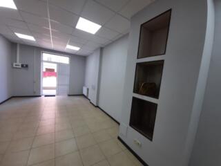 Сдам в аренду офис. Помещение. Сахарова. 1-й этаж. Парковка.