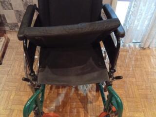 Продам инвалидную коляску.
