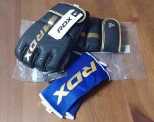 Перчатки для ММА.