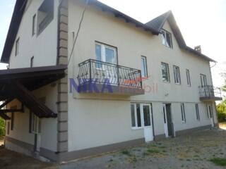 Яловены, Пиатра Албэ, ул. Чирешилор 1