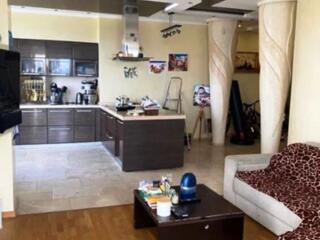 Трехкомнатная квартира на проспекте Шевченко