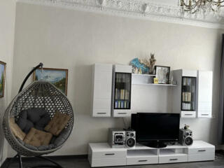 Продам 4-х комнатную квартиру в центре на Коблевской со своей террасой