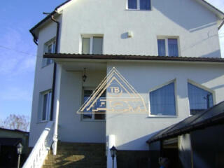 Отличный теплый светлый дом в центре Авангарда!