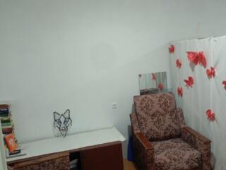 Продам 2 комн, 2 этаж, свой сан. узел и кухня