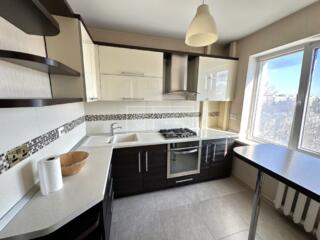 Vă propunem spre închiriere apartament cu 2 camere și living, bloc ...