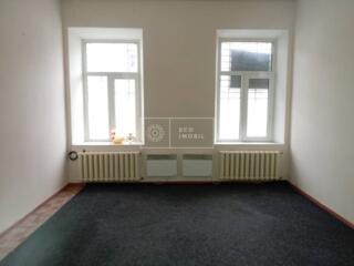 Se oferă spre chirie oficiu în sectorul Centru, strada București, ...