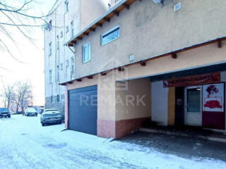 Spațiu universal de 100 mp. pe str. Drumul Viilor.  Se află la prima .