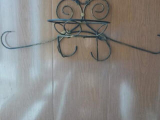 Продам кованое настенное кашпо для цветов