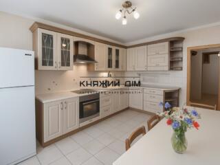 Здається простора трикімнатна квартира на вул. Рудницького Степана ...