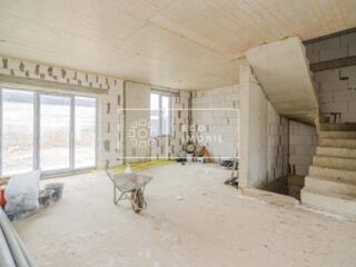 Se vinde Townhouse în comuna Băcioi. Bunul imobil se prezintă în 3 ...