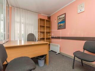 Se oferă spre chirie spațiu de oficiu amplasat pe prima linie în ...