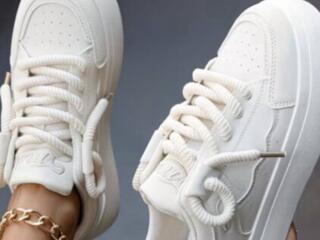 Кроссовки женские Новые!!!