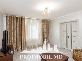 Se oferă spre chirie primul nivel al aceastei case în sect. ...