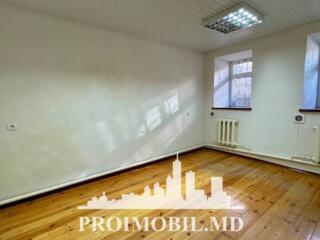 Se oferă spre vânzare spațiu pentru oficii amplasat însect. Centru, ..