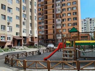 Продам 3-х комнатную квартиру в ЖК "Новый квартал". Кирпичны