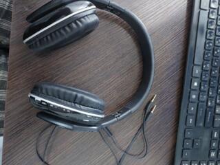 Продам беспроводные наушники в хорошем состоянии