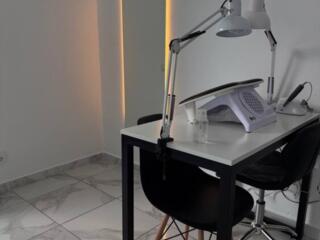 Ищу мастера маникюра в студию